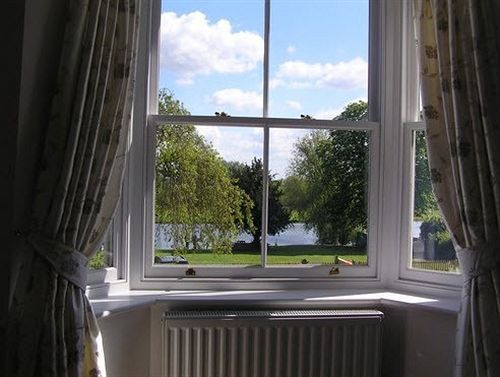Old Riverview Guest House Earith Kültér fotó